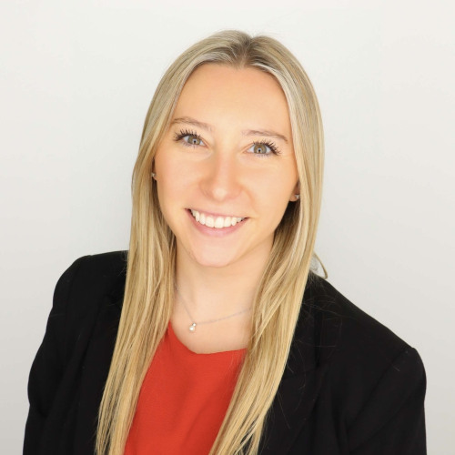 Sydney Curran headshot